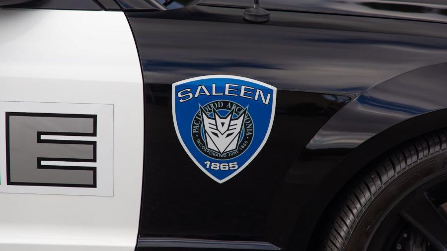 Детали экстерьера Saleen S281 Transformers Barricade Police Press Car 2007 года  (фото 9 из 19)